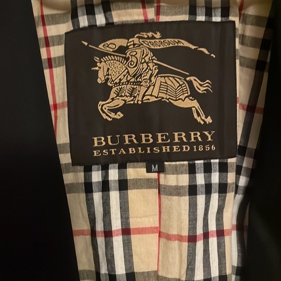 Woman’s medium Burberry Jacket - Picture 3 of 7